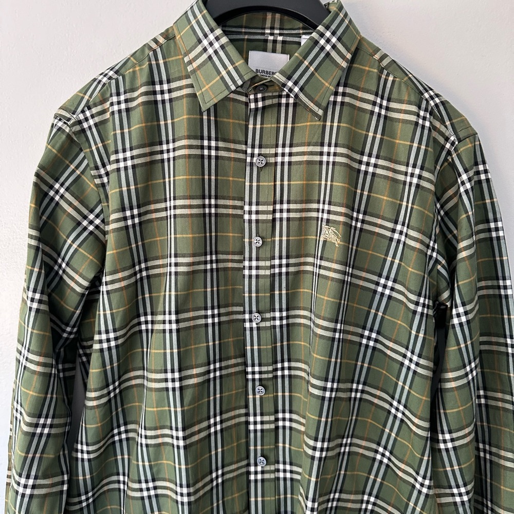 Brand New Men’s Burberry Dress Shirt. Plaid Color
